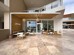 Beach Bliss Retreat 2BR Beachfront Condo