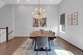Sophisticated Urban Retreat With Skyline Views 3 Bedroom Home