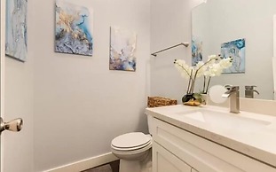 Sophisticated Urban Retreat With Skyline Views 3 Bedroom Home