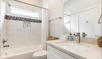 Sophisticated Urban Retreat With Skyline Views 3 Bedroom Home