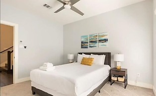 Sophisticated Urban Retreat With Skyline Views 3 Bedroom Home