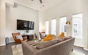 Sophisticated Urban Retreat With Skyline Views 3 Bedroom Home