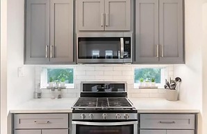 Sophisticated Urban Retreat With Skyline Views 3 Bedroom Home