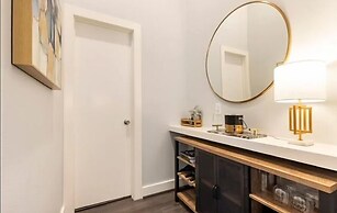Sophisticated Urban Retreat With Skyline Views 3 Bedroom Home