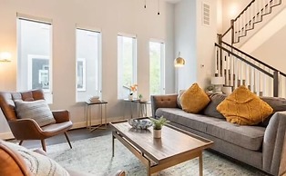 Sophisticated Urban Retreat With Skyline Views 3 Bedroom Home