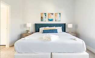 Sophisticated Urban Retreat With Skyline Views 3 Bedroom Home