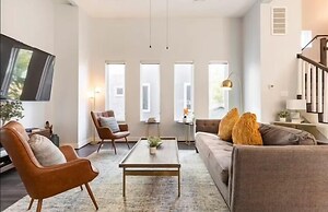 Sophisticated Urban Retreat With Skyline Views 3 Bedroom Home