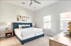 Sophisticated Urban Retreat With Skyline Views 3 Bedroom Home