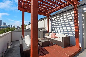 Sophisticated Urban Retreat With Skyline Views 3 Bedroom Home