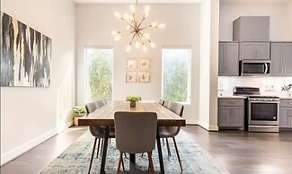 Sophisticated Urban Retreat With Skyline Views 3 Bedroom Home