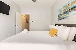 Sophisticated Urban Retreat With Skyline Views 3 Bedroom Home