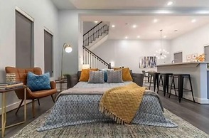 Sophisticated Urban Retreat With Skyline Views 3 Bedroom Home