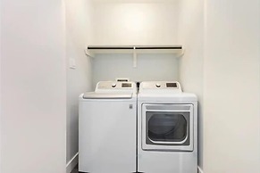 Sophisticated Urban Retreat With Skyline Views 3 Bedroom Home