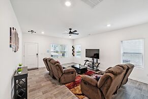 Charming Getaway Perfect For Relaxation 3 Bedroom Home