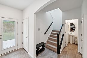 Charming Getaway Perfect For Relaxation 3 Bedroom Home