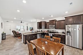 Charming Getaway Perfect For Relaxation 3 Bedroom Home