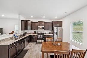 Charming Getaway Perfect For Relaxation 3 Bedroom Home