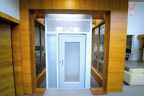 Narayani Revtree - Resort & Villa