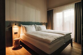 KURVE Apartments & Lounge