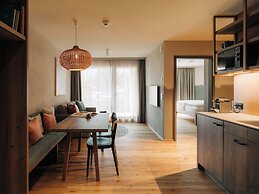 KURVE Apartments & Lounge