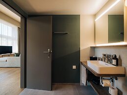 KURVE Apartments & Lounge