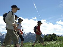 Cosy, Modern Canadian Wooden Chalet