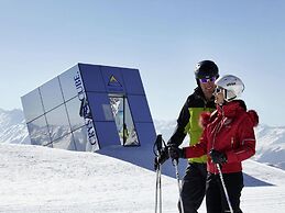 Cosy, Modern Canadian Wooden Chalet
