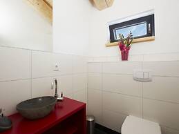 Cosy, Modern Canadian Wooden Chalet