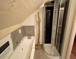 Chalet With Whirlpool tub