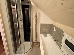 Chalet With Whirlpool tub