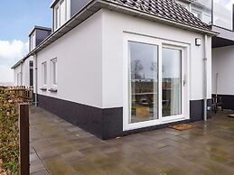 Apartment Near Sneekermeer With Marina Access