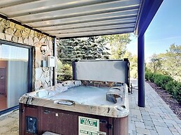 Magnificent Mountain Lodge by Taylor Made Deep Creek