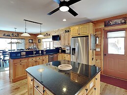 Magnificent Mountain Lodge by Taylor Made Deep Creek