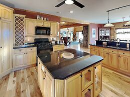 Magnificent Mountain Lodge by Taylor Made Deep Creek