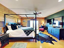 Magnificent Mountain Lodge by Taylor Made Deep Creek