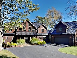Magnificent Mountain Lodge by Taylor Made Deep Creek