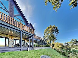 Magnificent Mountain Lodge by Taylor Made Deep Creek