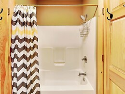 Magnificent Mountain Lodge by Taylor Made Deep Creek
