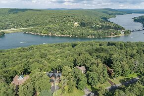 Magnificent Mountain Lodge by Taylor Made Deep Creek