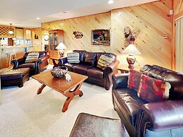 Magnificent Mountain Lodge by Taylor Made Deep Creek