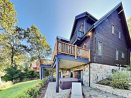 Magnificent Mountain Lodge by Taylor Made Deep Creek