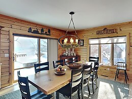 Magnificent Mountain Lodge by Taylor Made Deep Creek