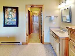 Magnificent Mountain Lodge by Taylor Made Deep Creek