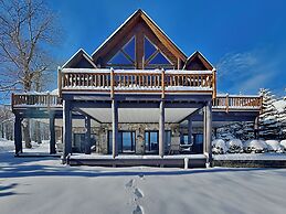 Magnificent Mountain Lodge by Taylor Made Deep Creek