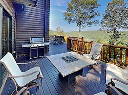 Magnificent Mountain Lodge by Taylor Made Deep Creek
