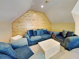 Magnificent Mountain Lodge by Taylor Made Deep Creek