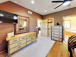Magnificent Mountain Lodge by Taylor Made Deep Creek