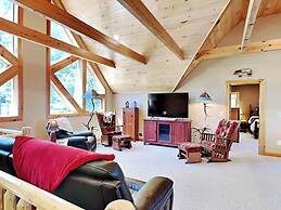 Magnificent Mountain Lodge by Taylor Made Deep Creek