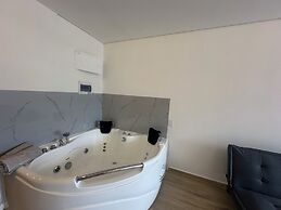 Apto con Jacuzzi Privado y vista verde