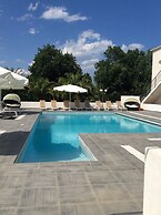 Spacious Holiday Home With Pool